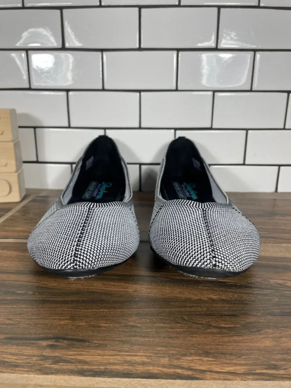 Skechers Cleo Emerald Shoes Womens Size 10 Black White Stretch Fit Ballet Flat